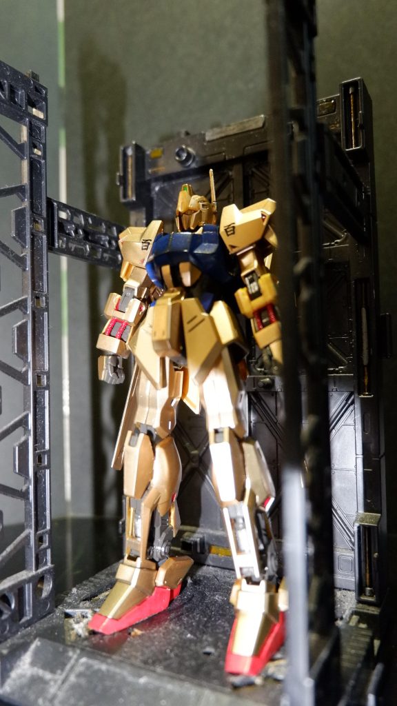 クリアイエローを重ねたり、コンパウンドしてみたりとあれこれ試したのですがなかなかキラキラにならずで(zaku-kao4)