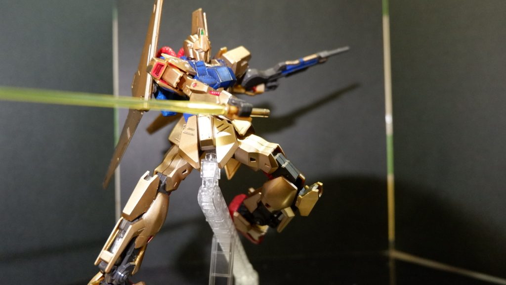 子供がなぜか百式を気に入りまして、もう一つ買うことになりました。子供が作ったのでまた並べて写真撮りたい