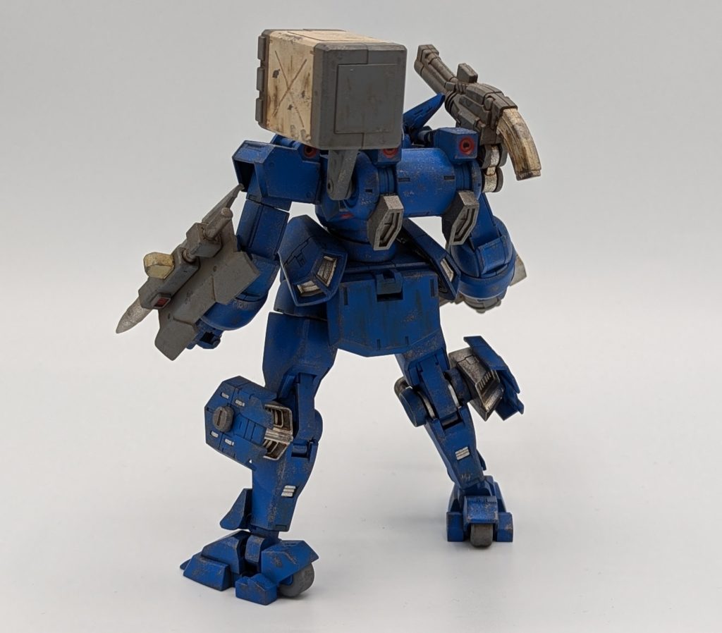 バックパックは3mm穴が開いていたのでEZ-SRのミサイルやオリジンガンダムのキャノンが余っていたので追加しました。増加した重量をカバーするために腰と脚部にブースターを追加しています。