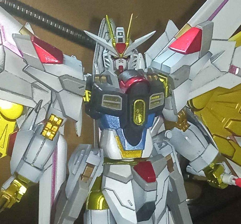 また少しマスクを弄りました。白マスク幅増し下部短縮、赤クチバシを上部へ移動、グレーのフェイスプレートを削りました。個人的なストフリの顔のイメージにかなり近づきました