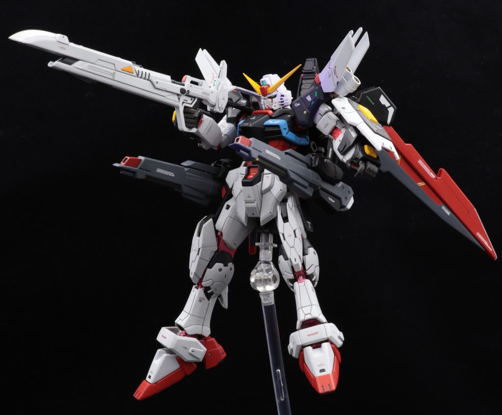 アロンダイトと高エネルギー長射程ビーム砲は取り回しの良いように複合武器として改造。背中にはファウンデーションに対抗する為の実弾式レールガンを2門装備させてます。