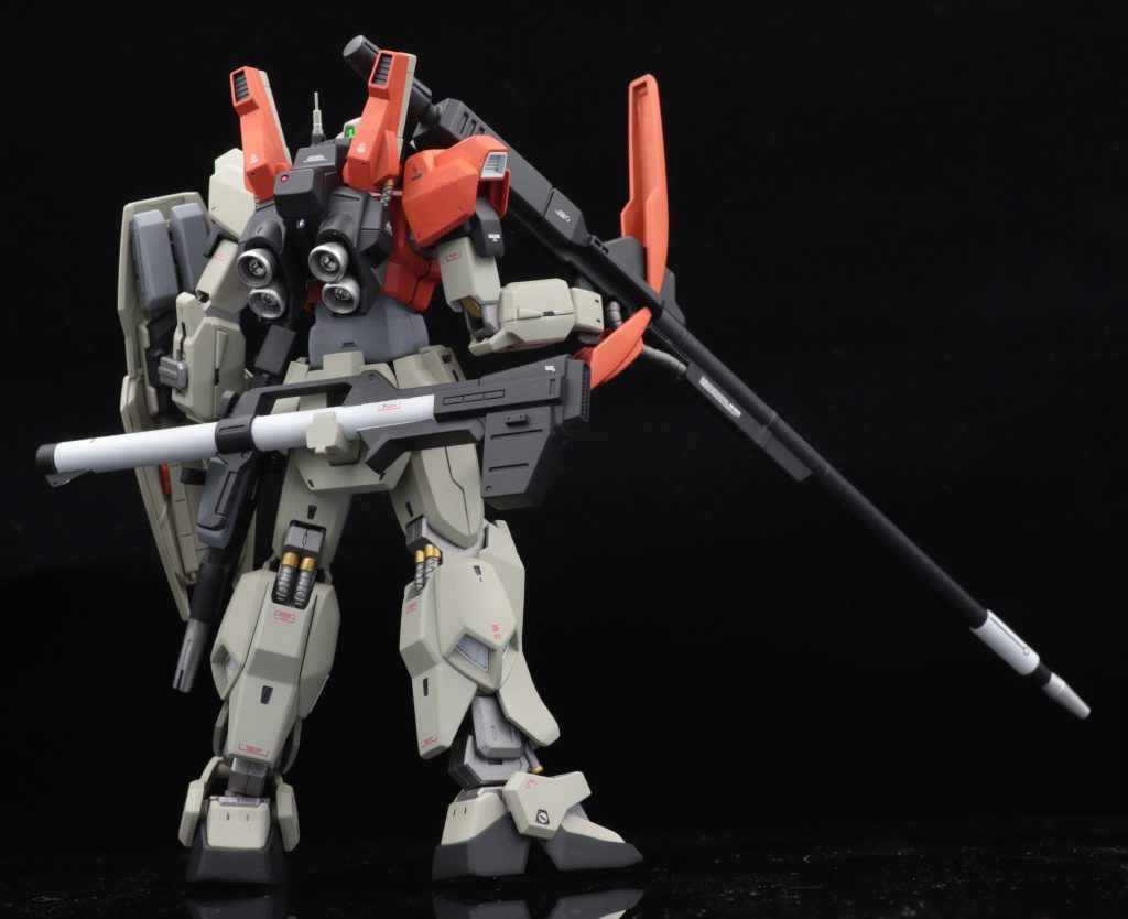 武装として普段の装備に追加してロングライフルを持たせてみました。カラーリングも本体に合わせてます。