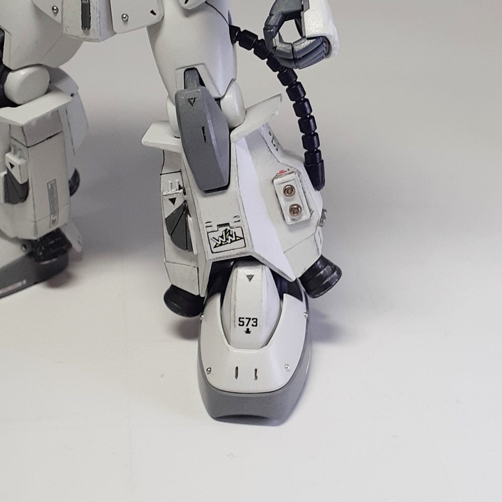 高機動ザクIIの脚が好きです。