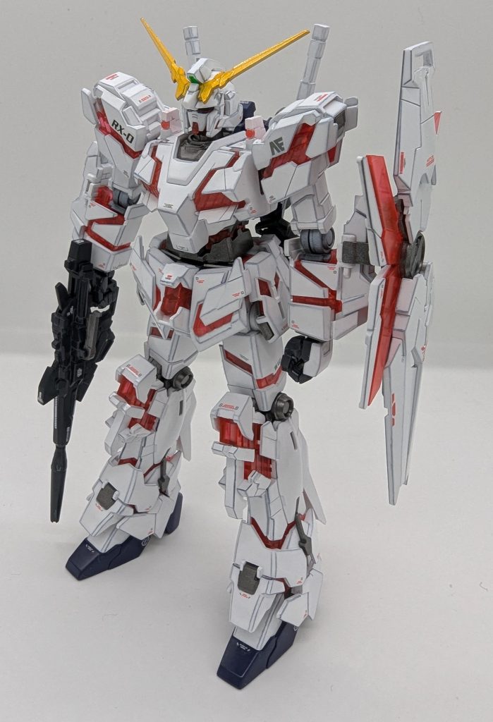 デカールはところどころに適当に貼ってみました。