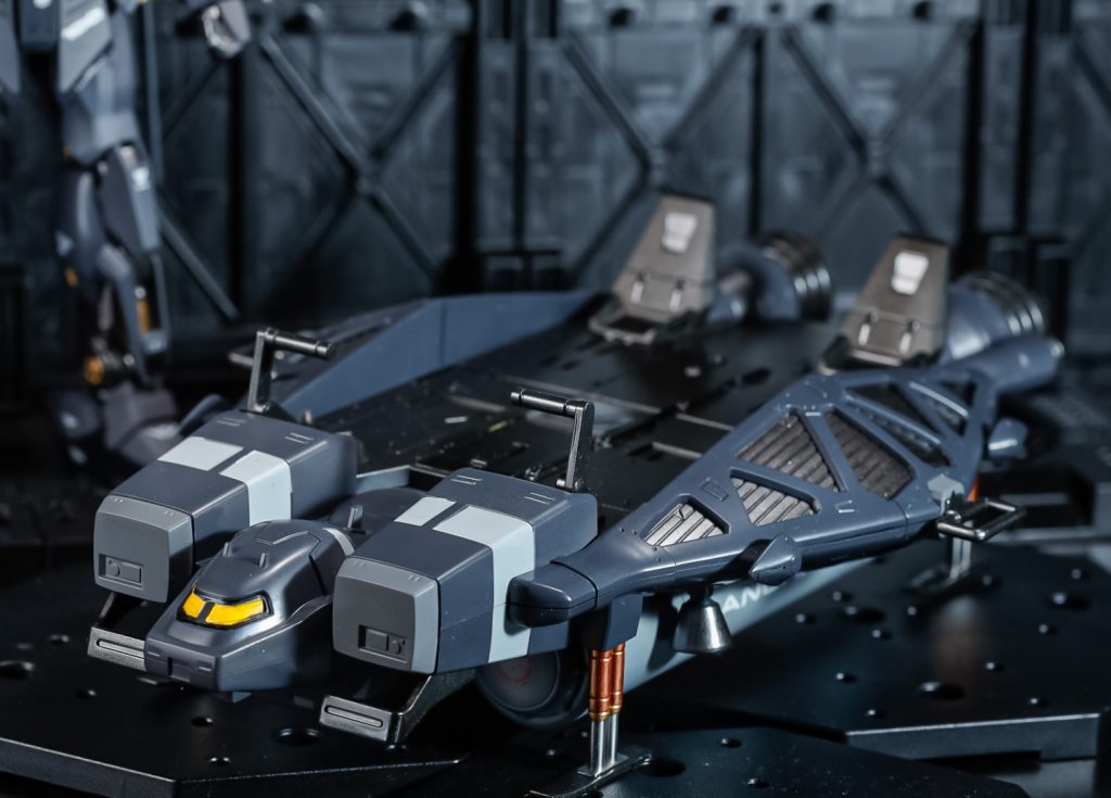 『シャングリラ運送会社』このベースジャバーと百式でビーチャ、イーノ、モンド、エル、彼らはジャンク屋兼運送会社を立ち上げる。元ジャンク屋らしく拾った武装でカスタマイズもお手のもの。宇宙世紀を生き抜いてきてる彼らの活躍はコロニー間の引越しや要人の護送など仕事は多岐に渡る…様々な危機も体験して彼らは宇宙世紀の中で暗躍することとなる。