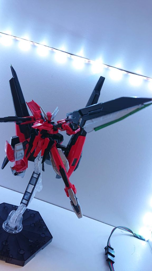 GNソードライフルAS ライフルモードライフル状態ではGN粒子を用いた射撃が可能。サバーニャのような乱れ撃ちや精密な射撃も可能。