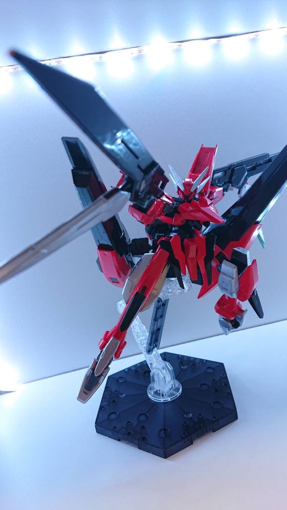 GNソードライフルAS クローモード上部と下部が割れることでクローにすることが可能。敵機を挟み込み押しつぶすことができる他、内部からキュリオスのようにニードルを出すことができる。