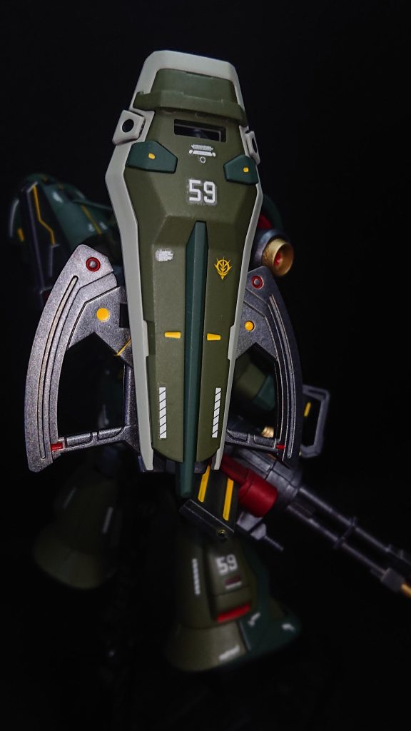 部分塗装にタミヤのエナメル塗料・メタリックブルー・フラットブラック・フラットイエロー・フラットレッド・暗緑色・ダークグレイセンサー部分にはMr.メタリックカラーGX・メタルイエローグリーン