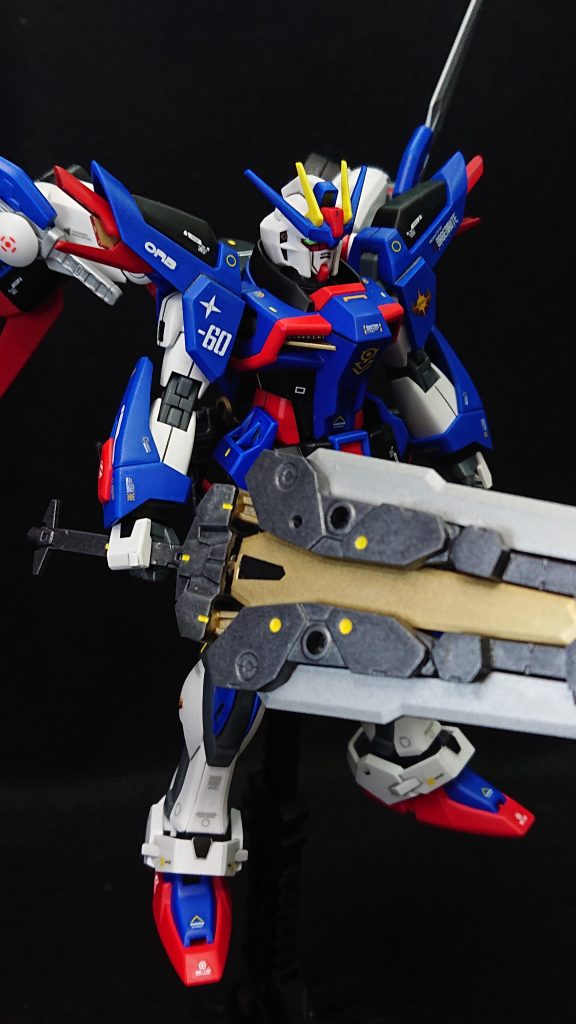 部分塗装にタミヤのエナメル塗料・フラットブラック・フラットイエロー・フラットレッドセンサー部分にはMr.メタリックカラーGX・メタルイエローグリーン