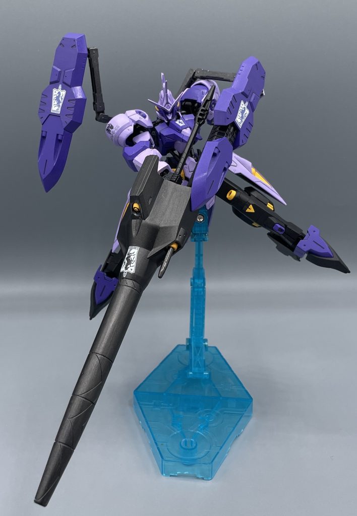 特殊KEP弾　ダインスレイブ専用の弾丸で、シールドバインダーに弾丸が装填されています。劇中でこそ使用されませんでしたが、シールドバインダーとドリルランスを直結させることで、射出体勢を取ることが出来ます。なお。発射用の動力ユニットはシールドバインダーに装備されているので、ランスは射出補助の役割を果たしているようです。