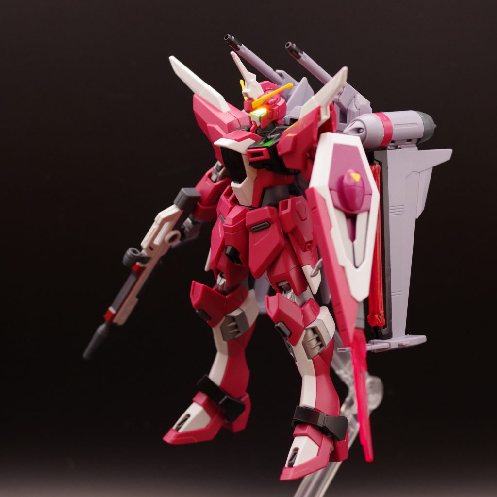 初めて頭部にLED埋め込んでみました。マグネットでON/OFFするLEDで、フォランテス先端にマグネットを仕込み、いつでもON/OFF可能です。