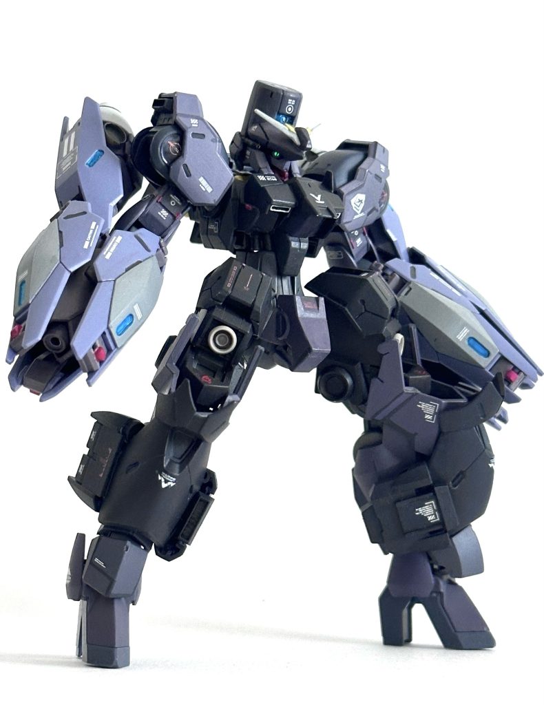 1.全体文字なし版鉄血×00×水星のミキシングを基本に、グラスレーのガンダム・｢ガ｣シリーズの機体をイメージして制作しました。名前はギリシャ語で蟹を意味する｢カルキノス｣をガシリーズに統一してガルキノスとなりました。