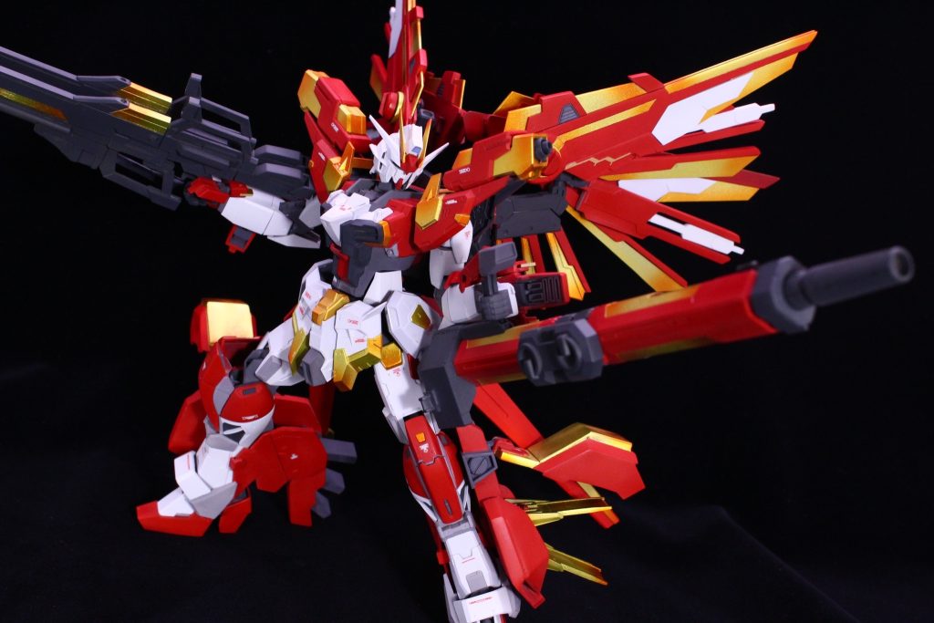 オリジナル要素としてエクストリームガンダムでは取り外されてしまうカルネージストライカーを手に持たせるように改造して装備しています