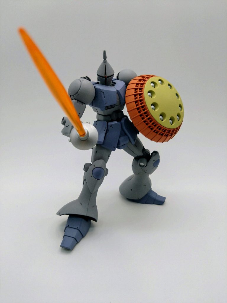 色味がキレイだったので、もうこのまま放置で。茶系のスミ入れも考えましたがそのまま放置で。盾が際立って淡いですね。