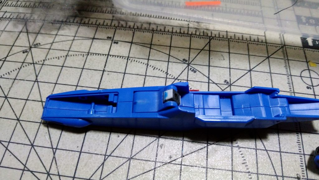 Gディフェンサーの工作はかなり大変でした。目立つ合わせ目しか出来ないので消すのに一苦労です。