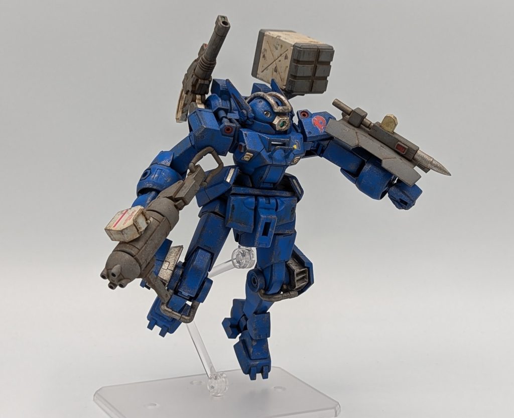 パイルバンカーは30MM等のジャンクパーツをミキシングをして作りました。弾倉?っぽいパーツはプラ板で作成しましたが、もう少し大きければ良かったかな…?