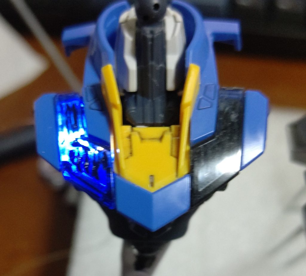 このように各所をバラバラの状態で光らせて、複製した部品の光方を調整しながら作成