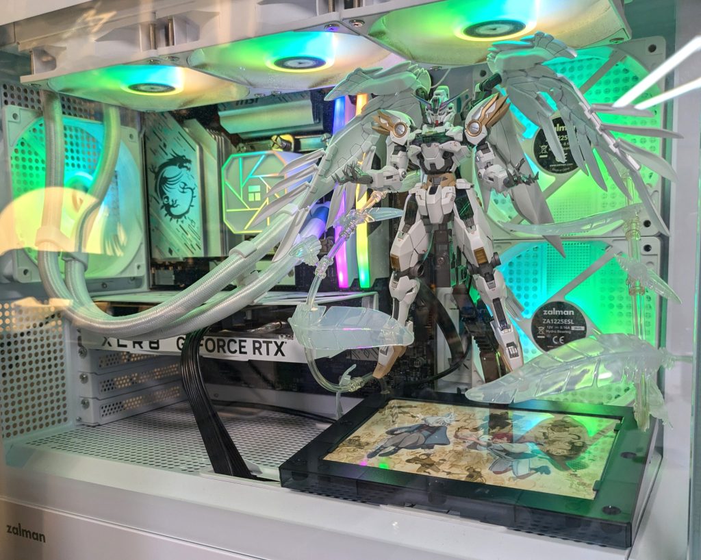 とっても気に入ったので特等席のPCケース内に飾りました!最後までご覧いただきありがとうございました!