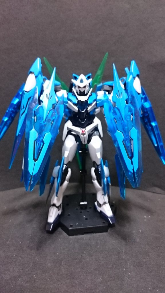 最大の特徴はGNドライバーが両側と本機背部の三機になったことによるトリプルドライブからたたき出される出力であろう。瞬間的な出力であれば現存するどの機体をも凌駕することが観測されている。