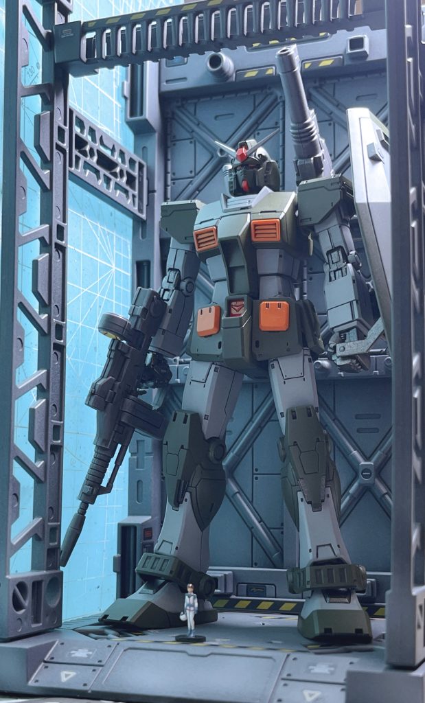 仕上げ前にドアン版オリジンガンダムの余剰パーツを装備してみました。シールドのジョイントパーツはランナーの都合上、付属しないので部品請求で購入しました。