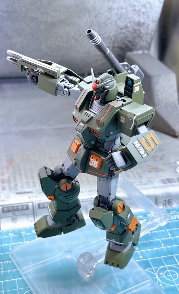 旧1/144キットの箱絵ポーズで。対戦相手のジオングが欲しいですね(積んでるので作ればいいだけです)。