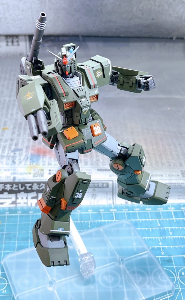 今やレアキットと化したMGの箱絵ポーズで。対戦相手の高機動型ザク(ジョニー機)が欲しいですね(こないだのHGの再販を幼馴染が買ってきてくれました。ありがとう😊)。