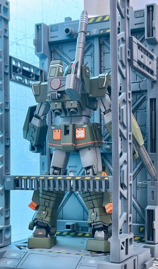 背面です。増加装甲は脱着できますが、塗装剥がれはどうしても避けられないですね。装甲を頻繁に脱着させてのブンドドを楽しむなら成型色仕上げがいいと思います。