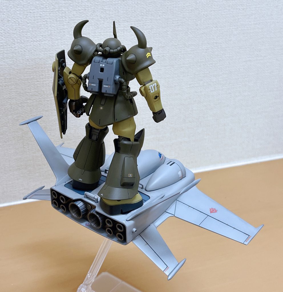 グフの足底とドダイに磁石を仕込みましたので、しっかり載ります。