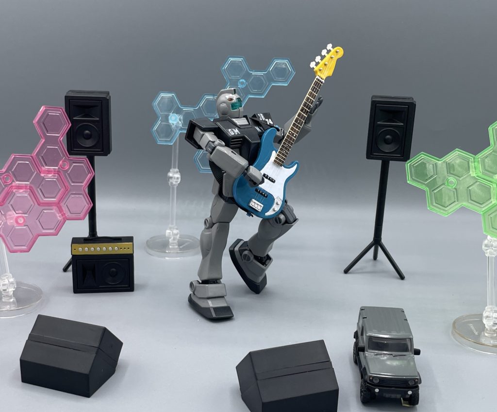 なぜベースの日?? 弦楽器の中でも、低音域を担当するベースという楽器。よくギターと間違われますが、弦の本数が違います。ギターは弦が6本で、ベースは弦が4本というのが、スタンダードな形式です。 弦4本を1111で表現することで、11月11日がベースの日となっているそうです。 これ多分、音楽やっている人でも知っている人ほとんどいないと思います。ベーシストのみが知る記念日(笑) あれですよね。3月9日がザクの日なのはガノタの中だけなのであって、世間一般的には3月9日はレミオロメンの曲なんですよね笑