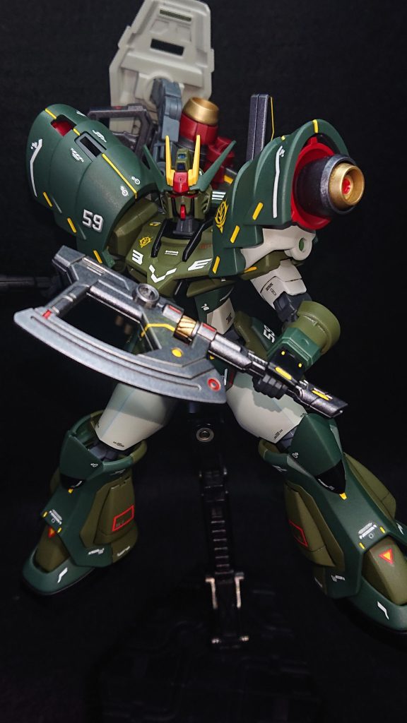 機体カラーはザクをイメージしたカラーリングを意識していますオリジナルポイントとしては部分塗装で黄色を多く入れているところですね💡個人的にどうしても差し色を入れないと落ち着かないところがありまして💦wでも、こういうところにストライクっぽさが残せていると自分は考えていますw