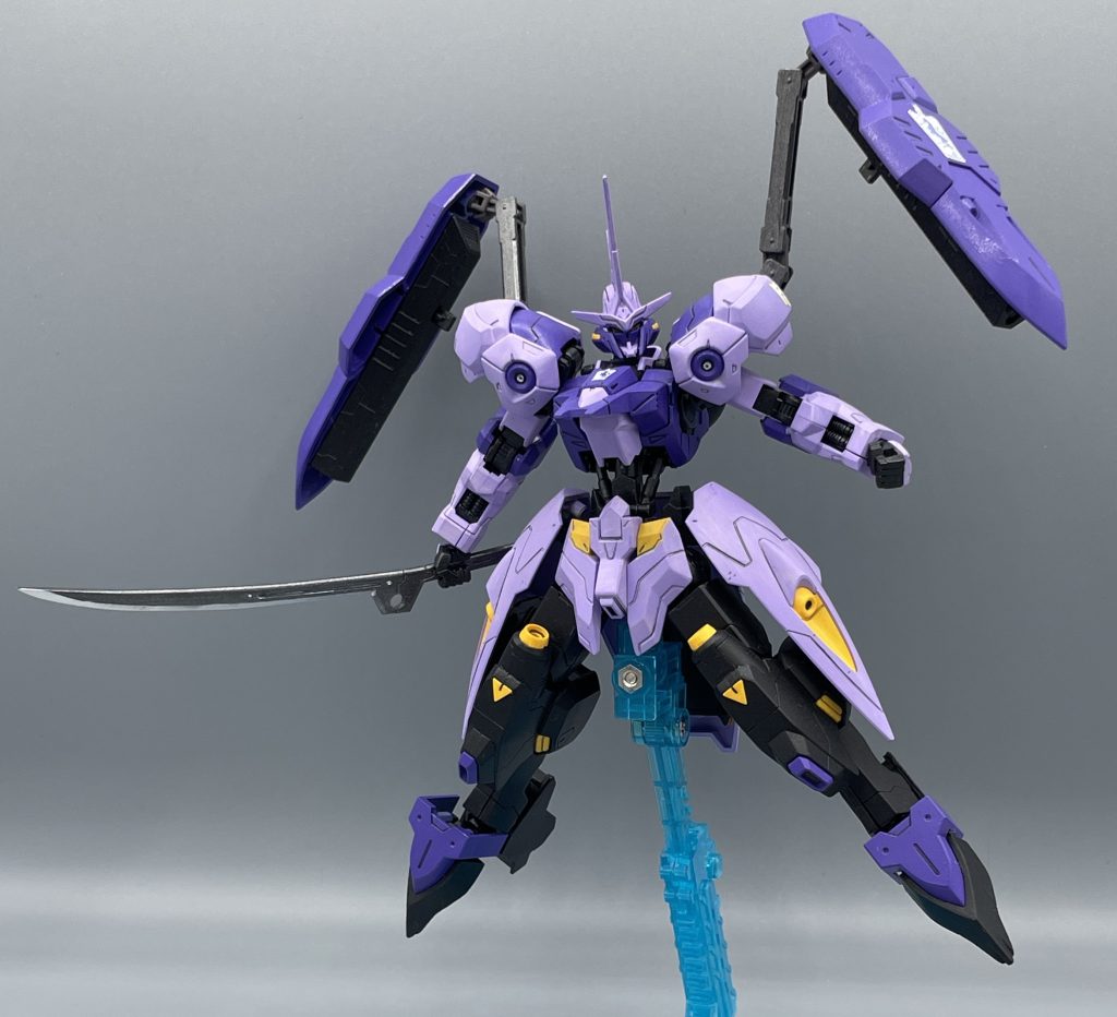 いくぞアイン！！　キマリスヴィダールには、機体の制御システムに〈阿頼耶識TypeE〉が搭載されています。Eineことアイン・ダルトンの脳を間に入れることで、阿頼耶識と同等の性能をガエリオが発揮することが出来るようになります。