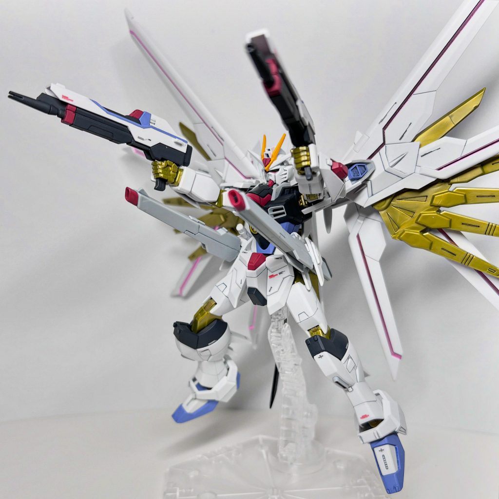 良くあるポーズ。大きな改造はなしで、スジボリの追加やデカールを貼ったのみです。