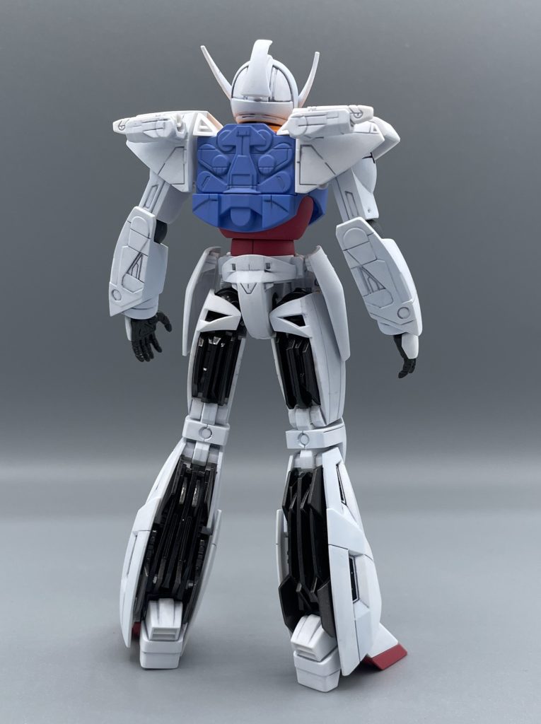 バックショット　個人的に、∀ガンダムで最も美しいのが脚部に推進装置であるスラスターベーンだと思います。　ところで皆さんは、∀ガンダム好きですか？？正直私は、最初あまりカッコ良くは感じませんでした(^^;笑　シド・ミード氏によるデザインではあるものの、やはり最初は否定的な意見が多かったように思います。