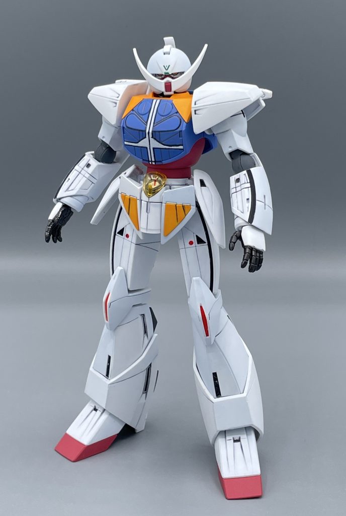 WD-M01　∀GUNDAM　テレビアニメ『∀ガンダム』に登場する主役MSである∀ガンダムです。主人公ロラン・セアックが成年の儀に参加していた折、月の軍隊”ディアナ・カウンター”による地球侵攻作戦が行われていました。　攻撃に際して、祭壇にある”ホワイトドール”と呼ばれる石像が砕け、∀ガンダムが姿を現しました。”ガンダムあるある” であれやこれやと∀ガンダムに乗り込むことで、ロランの闘いが始まっていきます。
