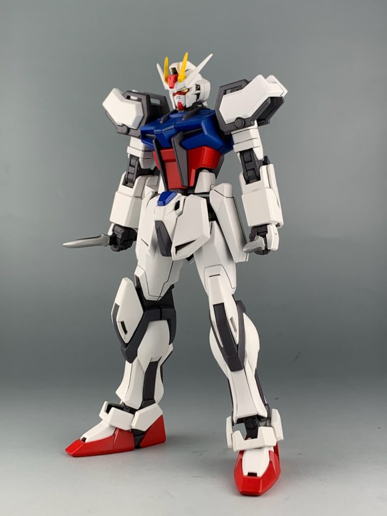 まず本体のストライクガンダムですが、HGCEを元に頭部は色分けが細かいEGのものに変更。関節部分はカクカクしたものにしたかったのでインパルスの関節を加工して取り付けました。