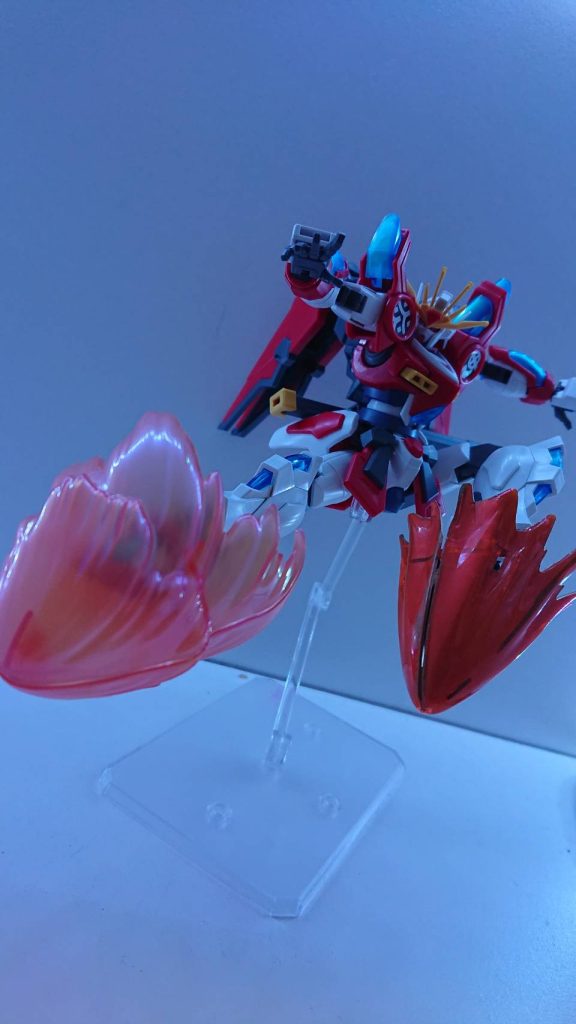 光の翼のエネルギーを脚部に転送させることで次元覇王流・双炎火炎蹴りを発動可能。次元覇王流・聖槍蹴り炎と次元覇王流・猛火聖炎蹴りを組み合わせた技だ。