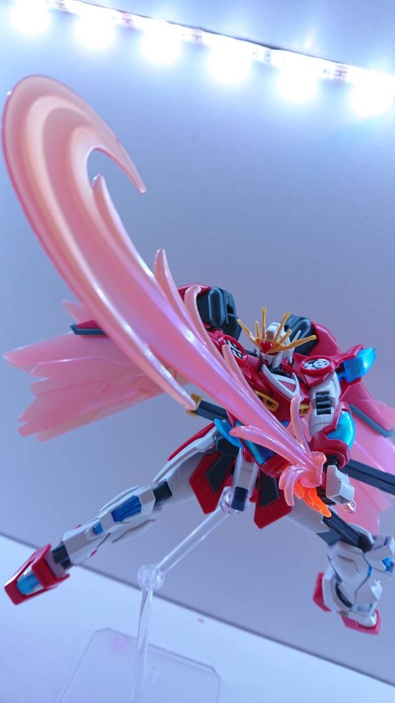 太刀の三輝一文字にエネルギーを送り込むことで炎を纏った太刀になり、超必殺技の神樹流ガンプラ奥義・鴛鴦斬を使うことができる。そしてさらにそれをさらに強化した次元覇王神奥義・鳳凰紅蓮炎撃斬を使える。さて次回は「ガンダムリザベル(第一~第五形態)」です!お楽しみに~