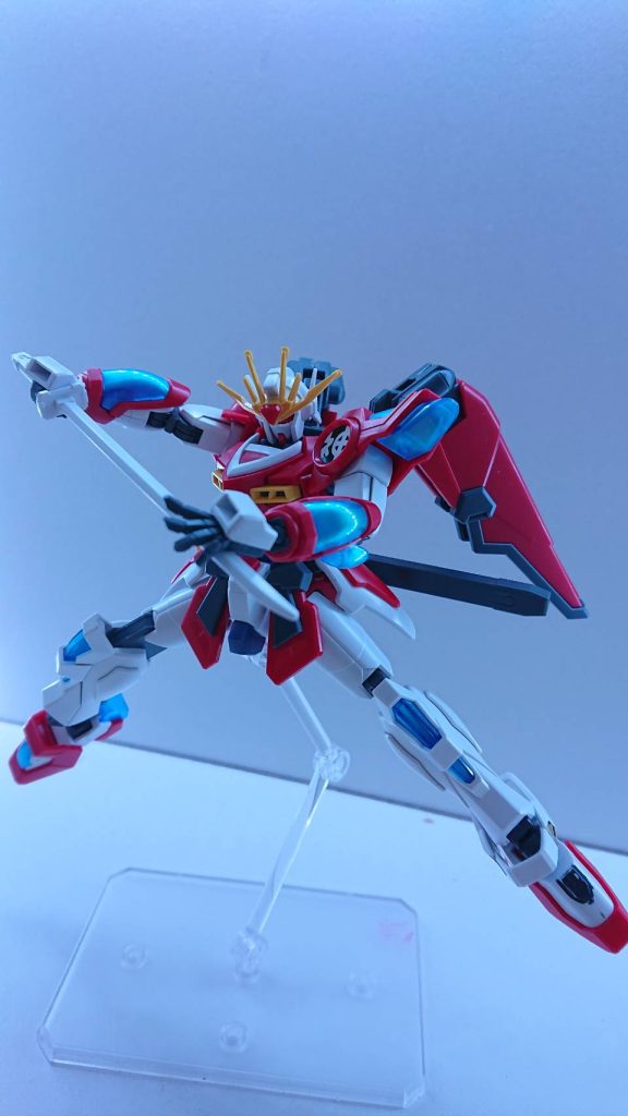 腰部にマウントされている太刀はカミキバーニングや神バーニングなどに装備されていたものと同じ三輝一文字が使われている。切れ味抜群の太刀であるが、ビームの対策などはしておらず、ビームとの相性は悪い。