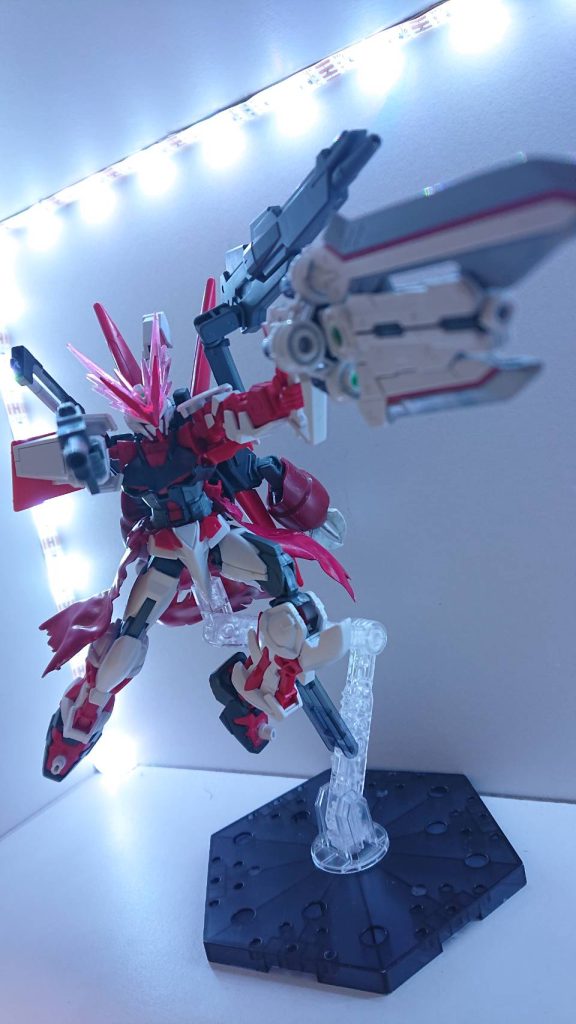 多目的兵装ディスレスターはガンモードも使用可能。実弾とビーム弾を切り替えて運用する。