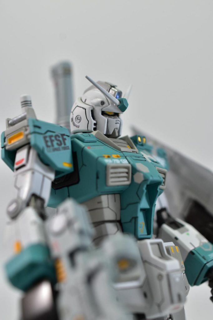 結構ディテールは細かったので、なんとなく寂しいところだけ筋彫りしてます。