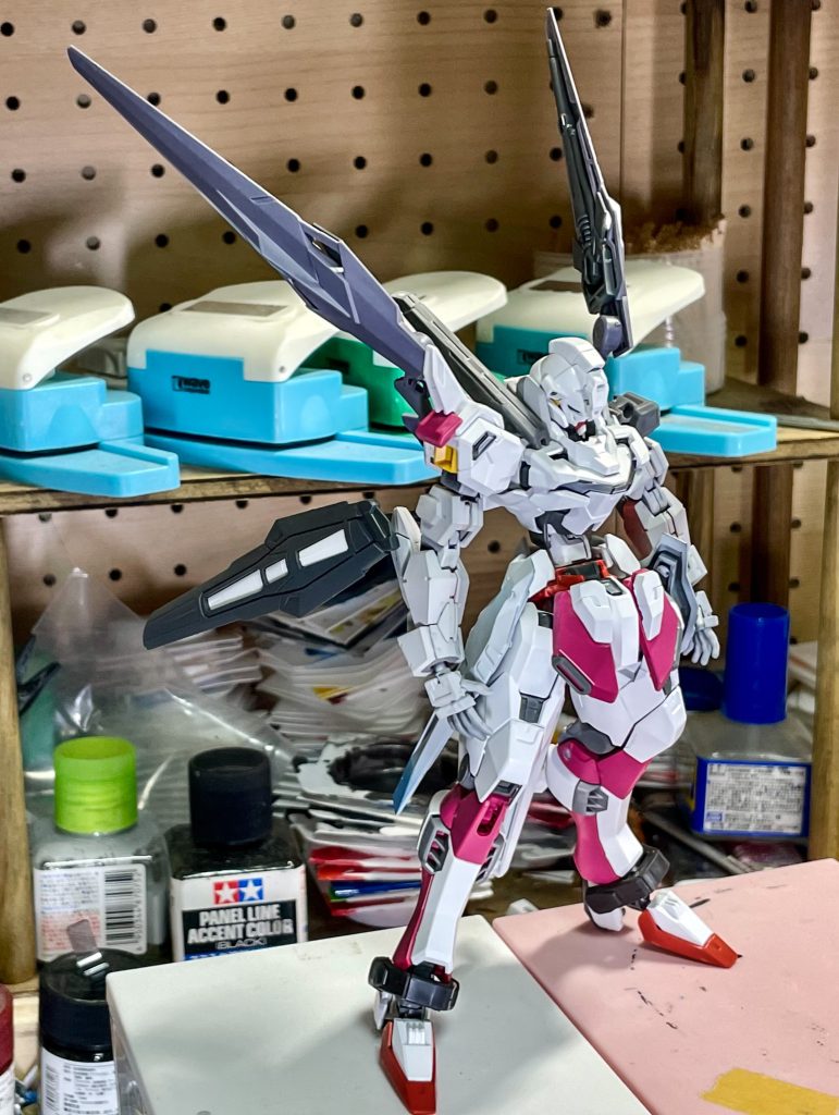 全対案が決まった頃あまり手間取らず進んでたもののここから足首の調節に手間取ったり武装のスクラッチを始めたものの気に入らなくて没にしたりで結局11月中ギリギリでした