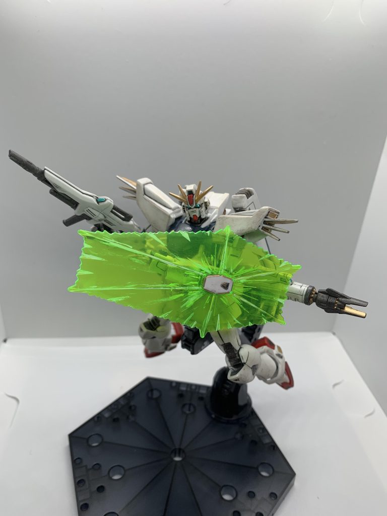 ビームシールドも発生感の為に白でパターン描きました。