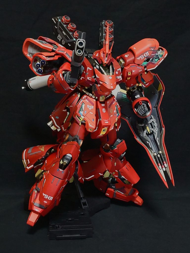 ビームショットライフルロングライフルも良いですが、サザビーなら断然コッチ\(^^\)。MG、動きをつけるのが大変💦。