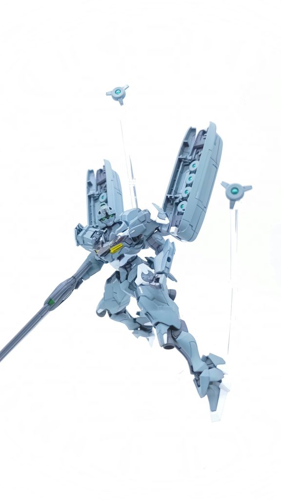 水星の魔女ウエポンディスプレイベースをやっと使うときがきましたが、作中のような雰囲気を出すには少々工夫が要りそうです。あとそれっぽく見せるの大変…