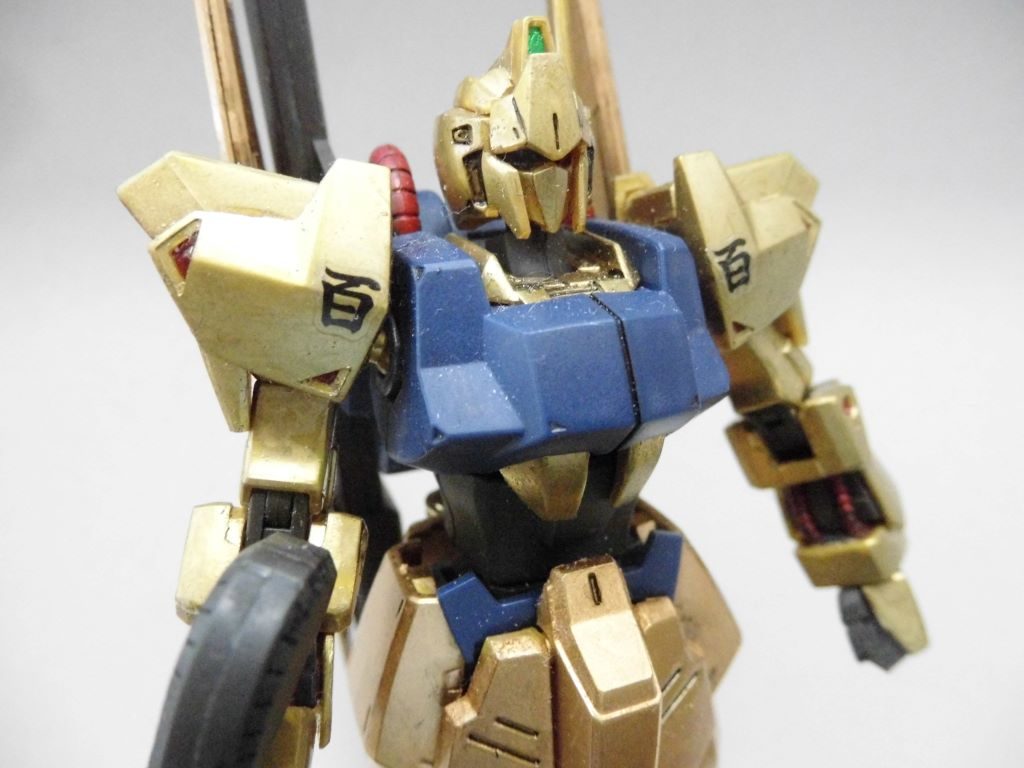 ゴールド部分以外はスミ入れ無塗装でつや消し吹いただけ。でも、久しぶりに半分以上塗ったわけで。