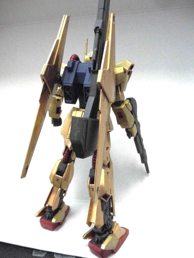 リアビューは、サーベル部分はガンダムマーカーです。