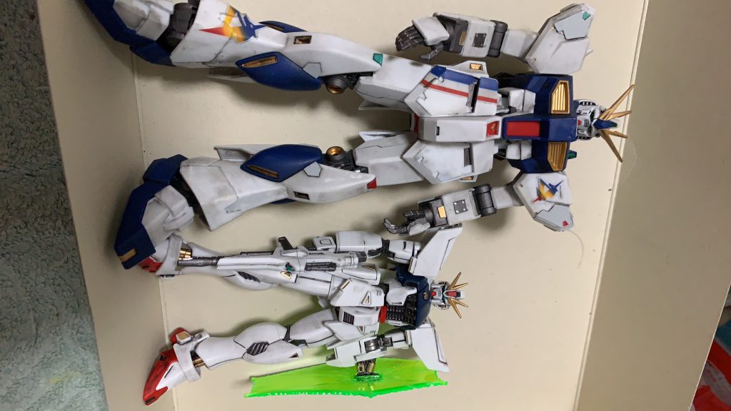 以前作った同サイズのニューと並べると小型MSのサイズ感が凄く出ますね、飾りやすいサイズで助かります。