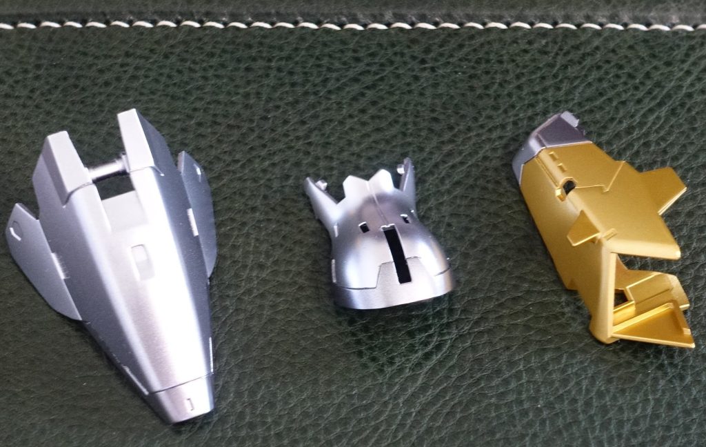 赤外装はキャンディ塗装ナチュラルブラウン→スターブライトゴールドEX-ブラック→スターブライトシルバーEX-ブラック→スターブライトアイアンとスターブライトシルバーを1:1で混ぜたものの3種をベースにステインレッド→アクセルクリアーSの中砥ぎ仕上げ。研ぎ出しもしようか考えましたけど、諦めました😅