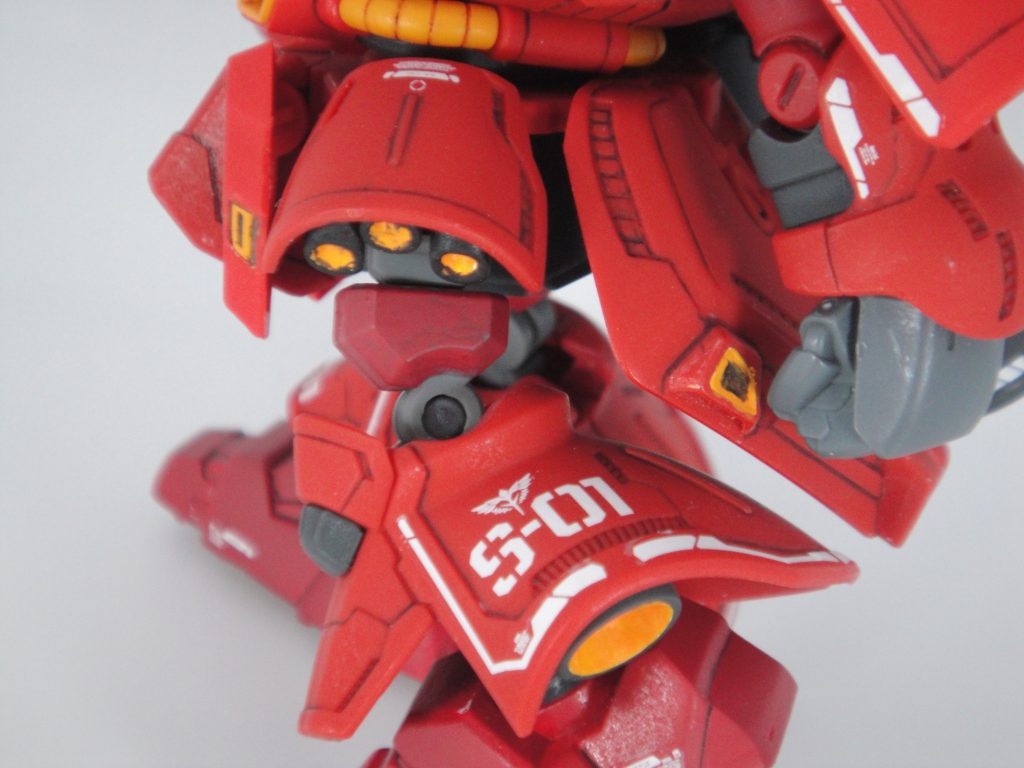 足にクロスシルエットフレームを仕込みました。足が長くなったうえに膝もちょっとだけ可動するようになりました。仕込みに一生懸命で塗装が雑になりました。見逃してください!