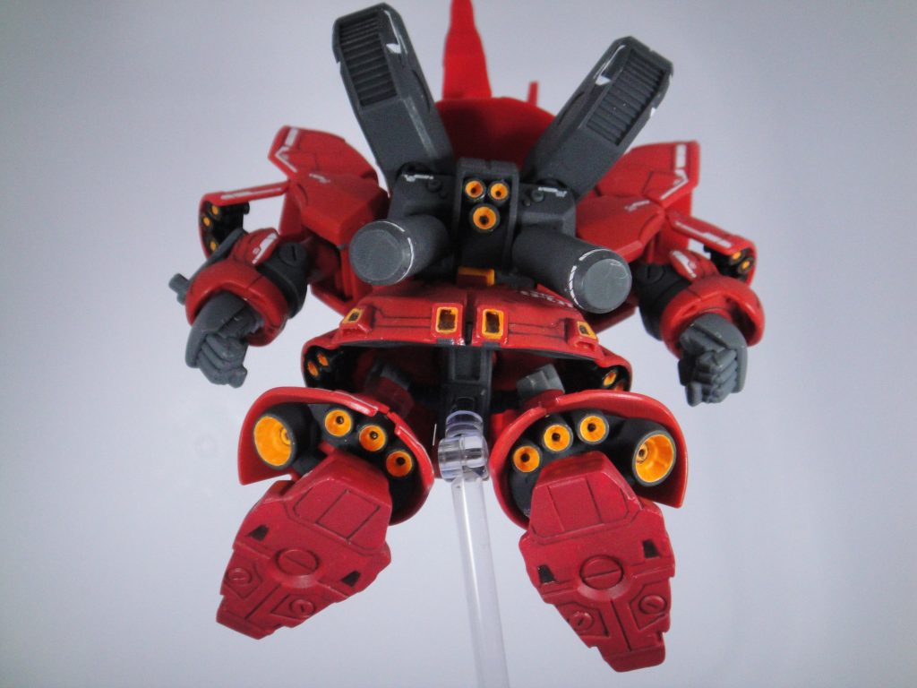 BB戦士の足首がフレア内のバーニアを隠すほどの大きさだったので(噴射できひん)元キットよりも小さ目な張遼サザビーのものを流用しました。ガッツリ肉抜きされていたのでHGUCサザビーの足底を切り貼りして塞ぎました。